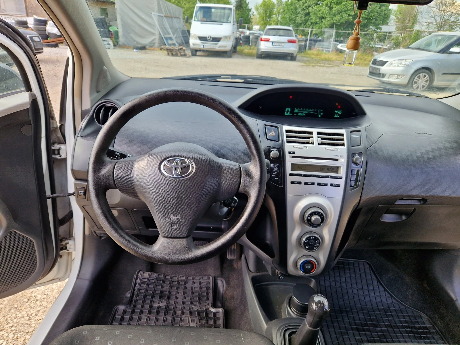 Toyota Yaris 1.3VVT-I/86кс. - изображение 9