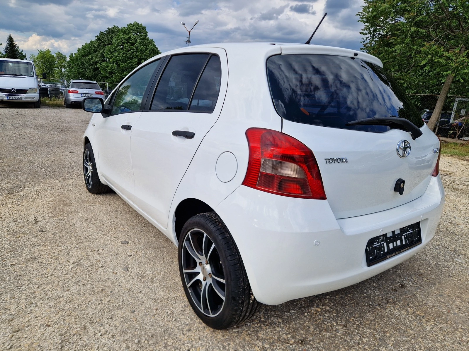 Toyota Yaris 1.3VVT-I/86кс. - изображение 7