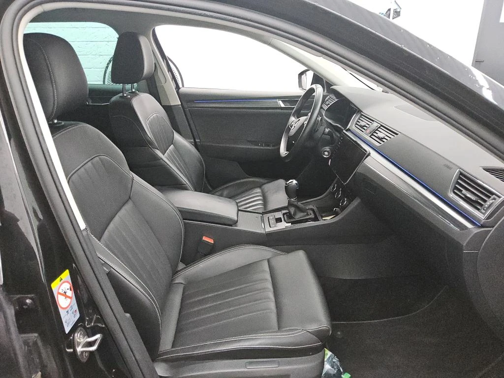 Skoda Superb 2.0 TDI 4x4 Premium Edition Кожа Масаж Обдухване, снимка 5 - Автомобили и джипове - 54336182