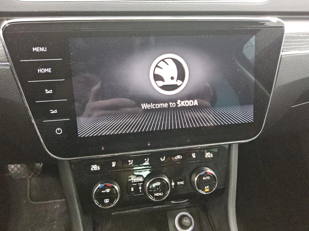Skoda Superb 2.0 TDI 4x4 Premium Edition Кожа Масаж Обдухване, снимка 6 - Автомобили и джипове - 54336182