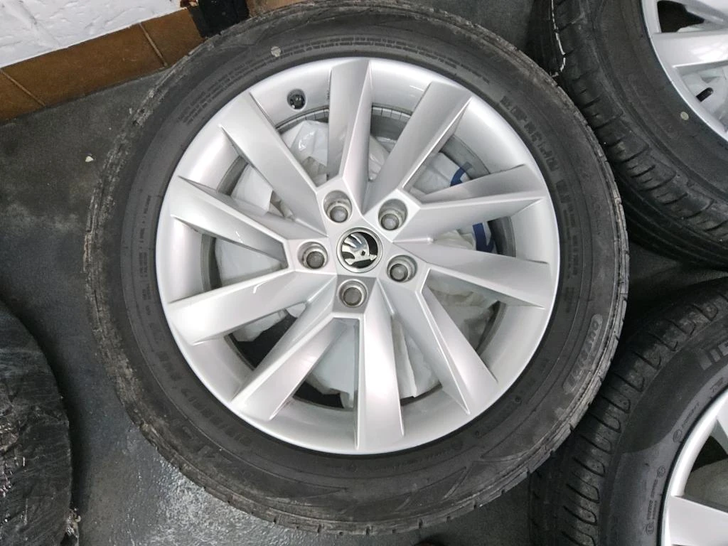 Skoda Superb 2.0 TDI 4x4 Premium Edition Кожа Масаж Обдухване, снимка 11 - Автомобили и джипове - 54336182