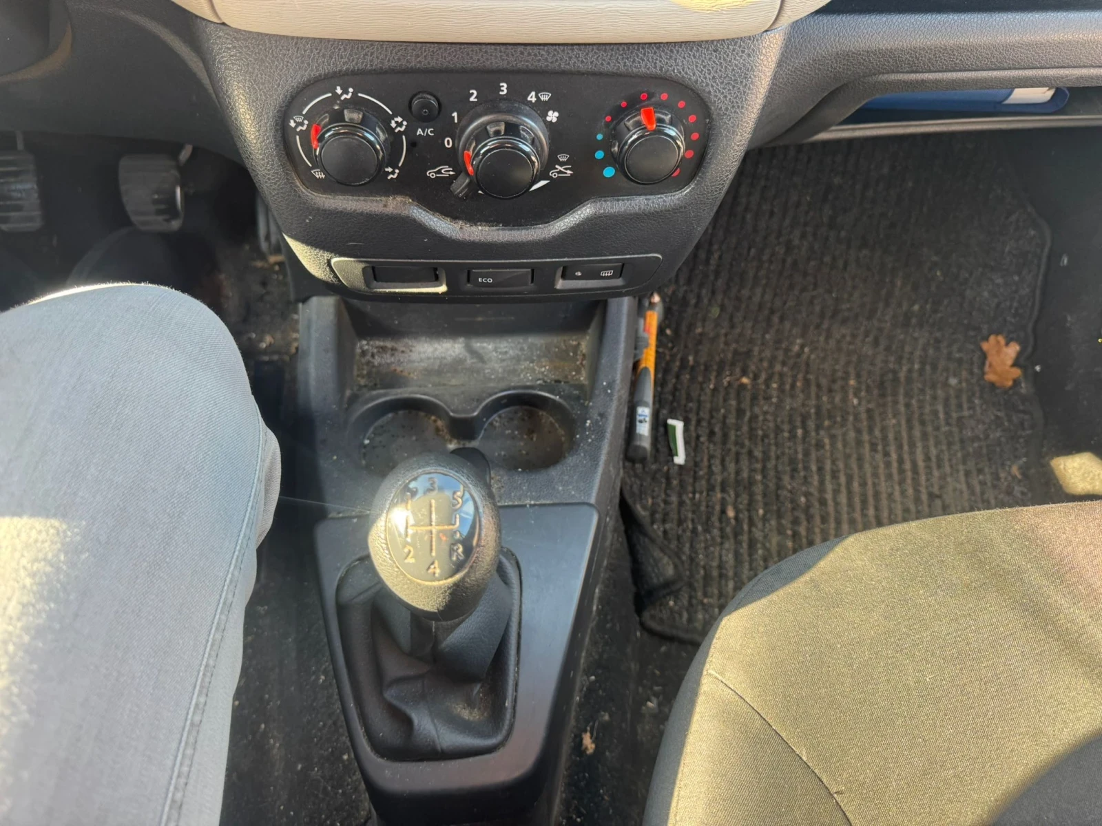 Dacia Dokker 1.5 D Навигация / Климатик, снимка 9 - Автомобили и джипове - 54371247