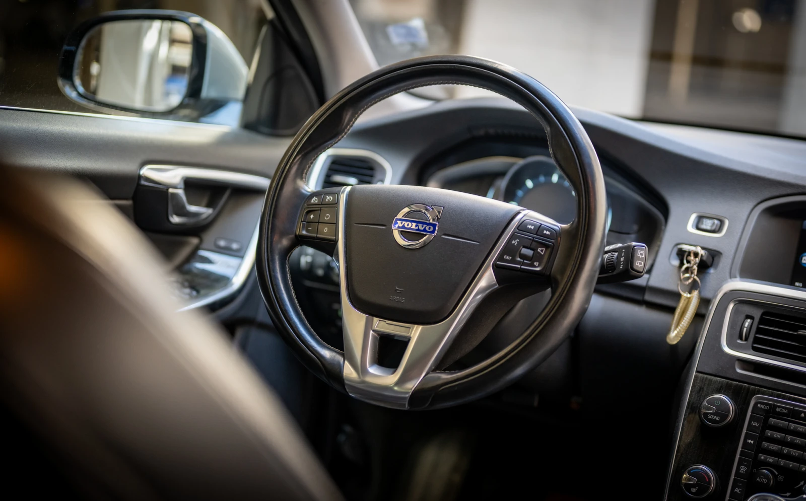Volvo V60 Plug-in hybrid, снимка 8 - Автомобили и джипове - 54542475
