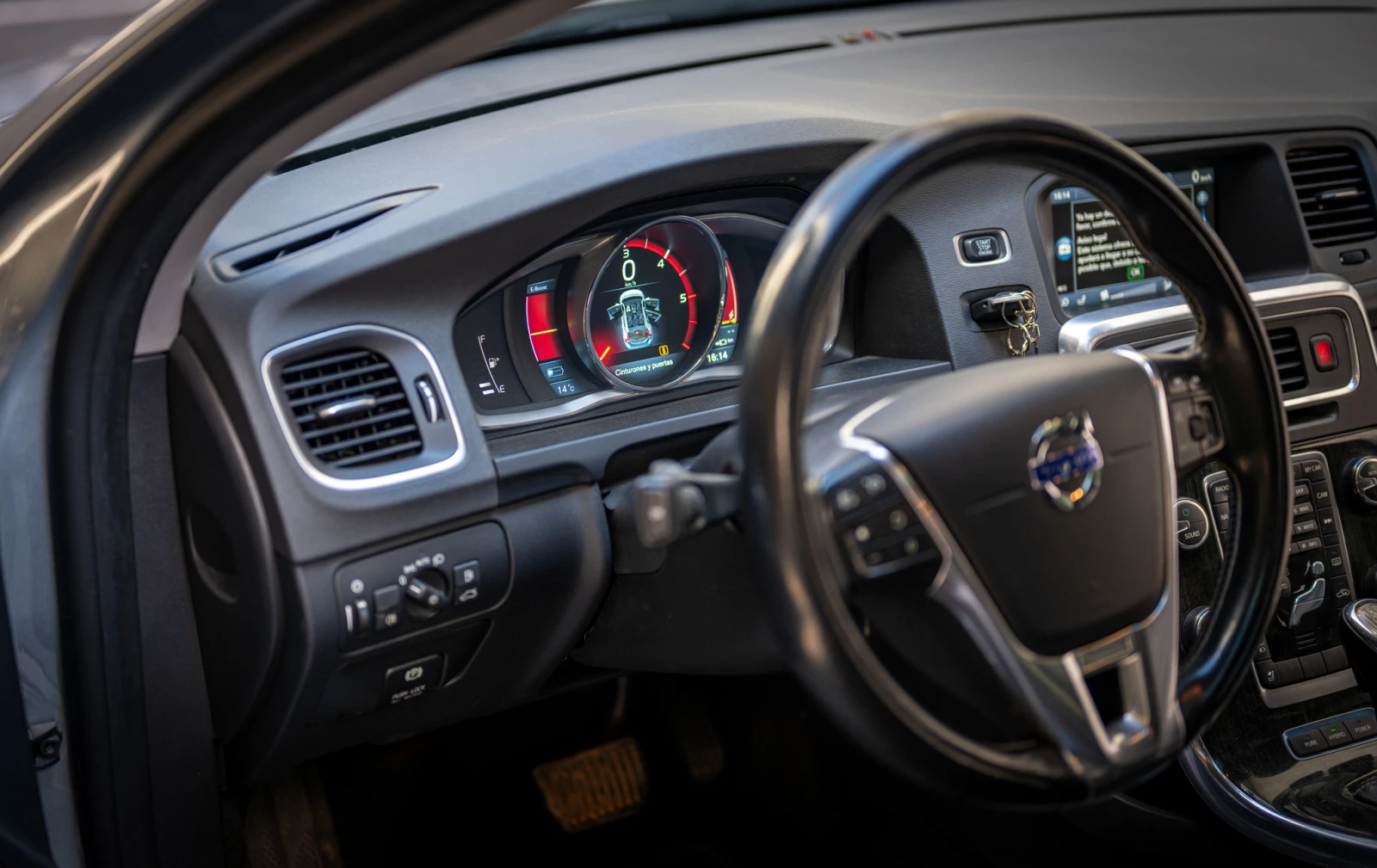 Volvo V60 Plug-in hybrid, снимка 13 - Автомобили и джипове - 54542475