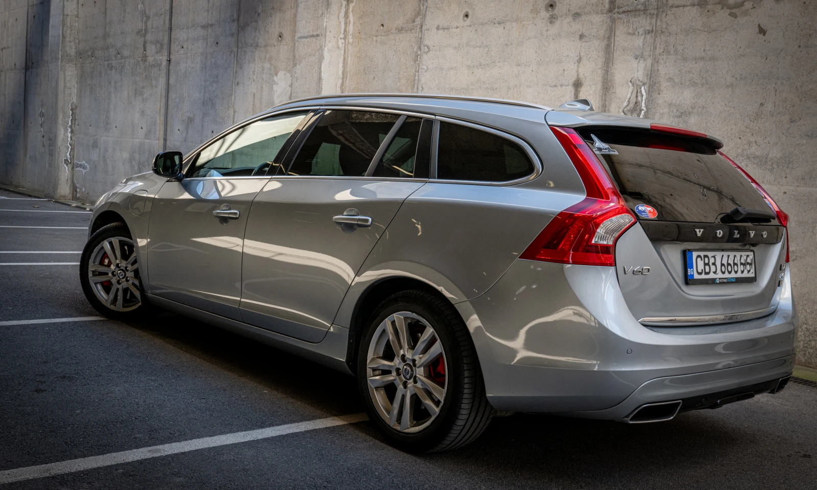 Volvo V60 Plug-in hybrid, снимка 3 - Автомобили и джипове - 54542475