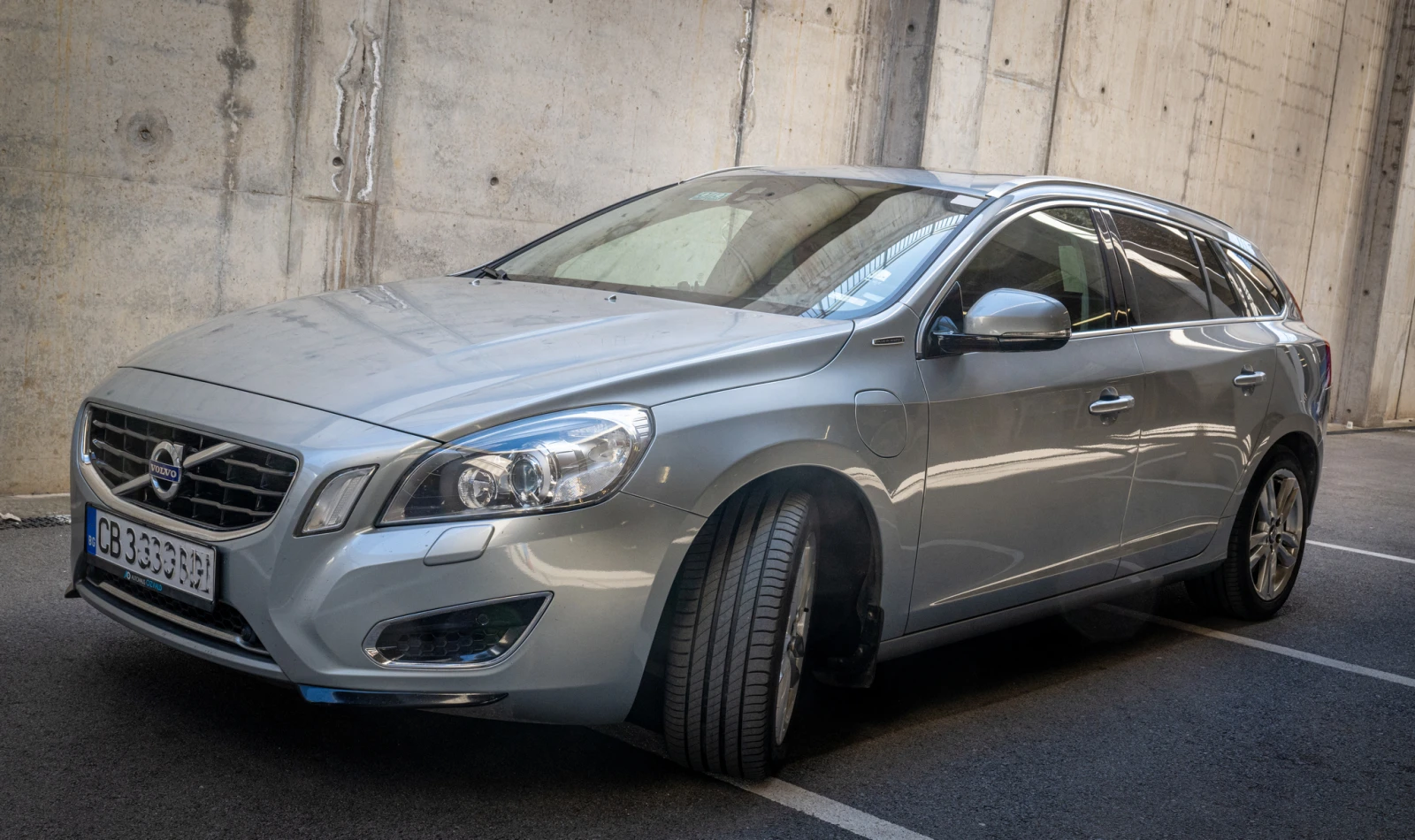 Volvo V60 Plug-in hybrid, снимка 2 - Автомобили и джипове - 54542475
