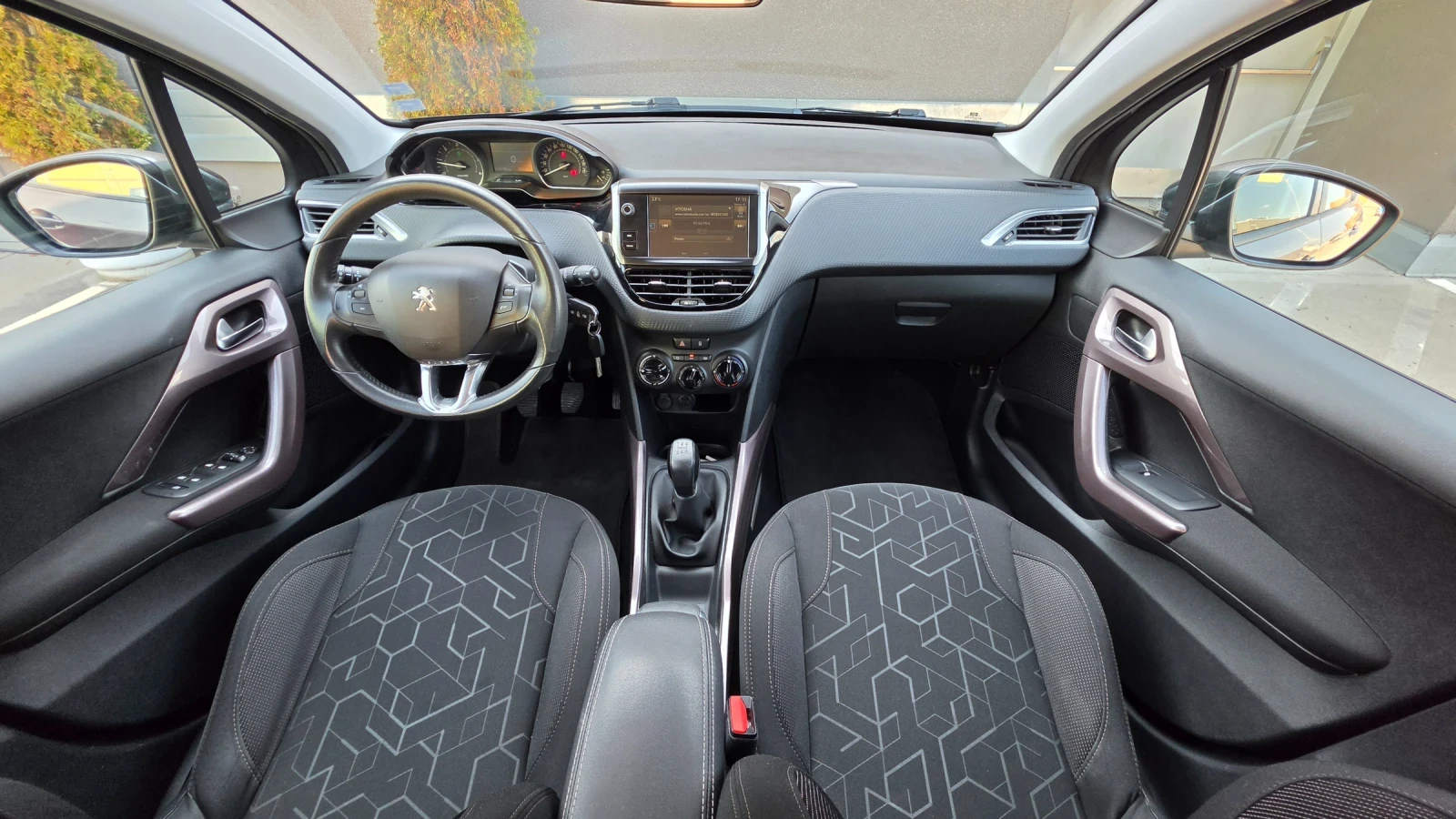 Peugeot 2008 1.6 blue-hdi, снимка 10 - Автомобили и джипове - 55435801