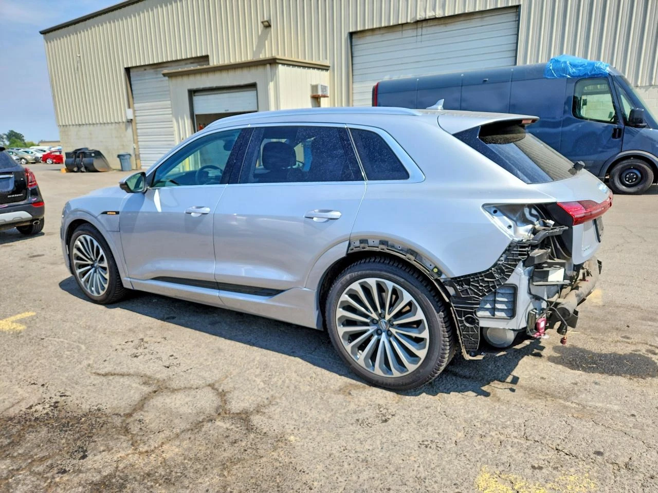 Audi E-Tron Prestige, снимка 2 - Автомобили и джипове - 55534768