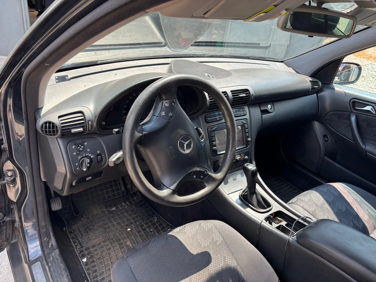 Mercedes-Benz C 220, снимка 9 - Автомобили и джипове - 55667759
