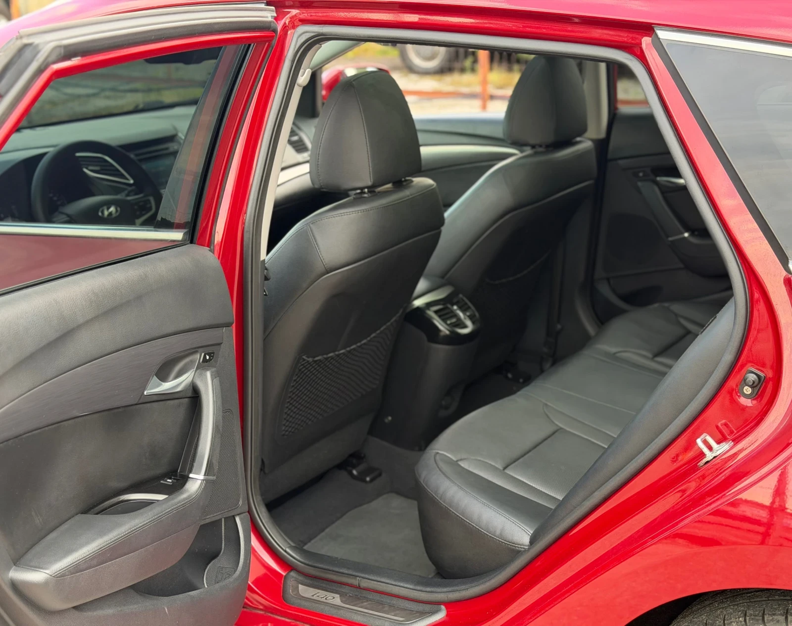 Hyundai I40 1.7crdi Premium Keyless Panorama Обдухване 179хил , снимка 9 - Автомобили и джипове - 55791684