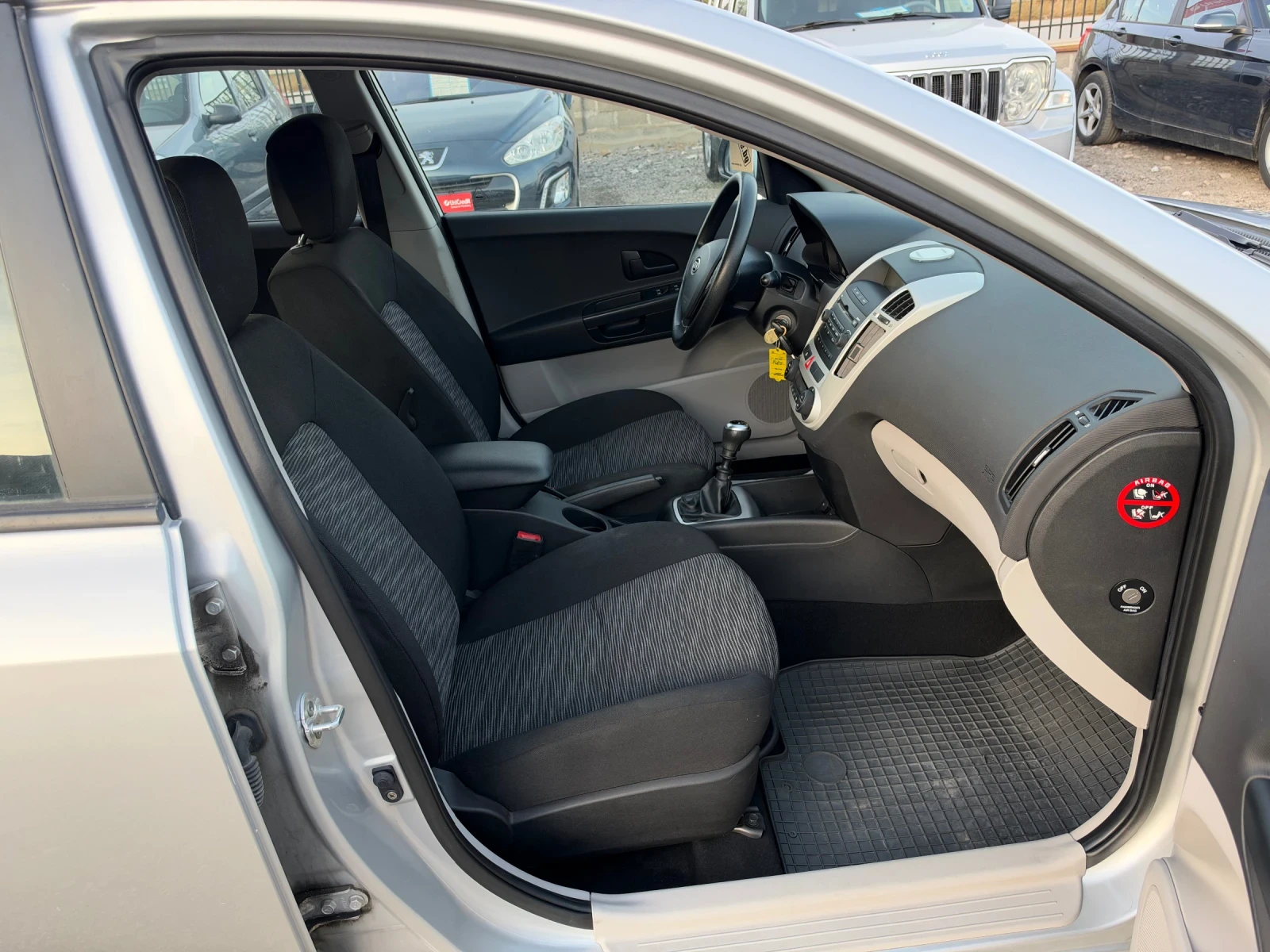 Kia Ceed 1.6 CRDI 72000k� | Mobile.bg � ����������� 12