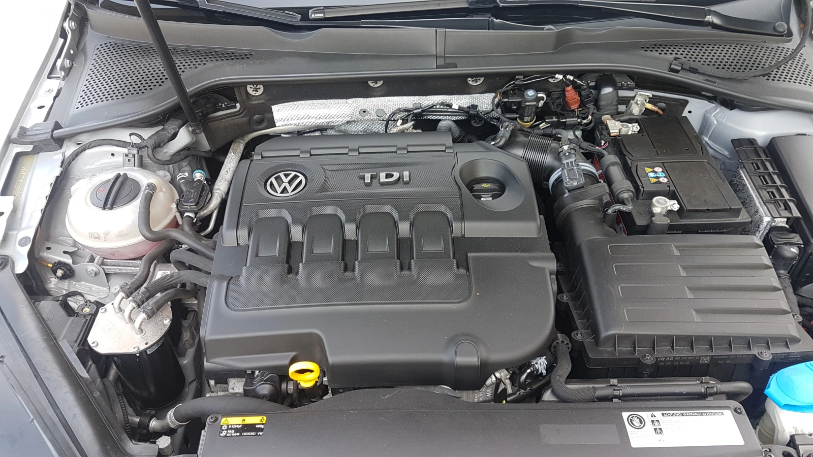 VW Golf 1.6TDI 110кс, снимка 11 - Автомобили и джипове - 56448899