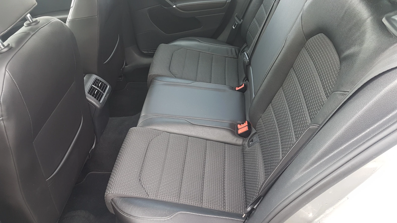 VW Golf 1.6TDI 110кс, снимка 16 - Автомобили и джипове - 56448899