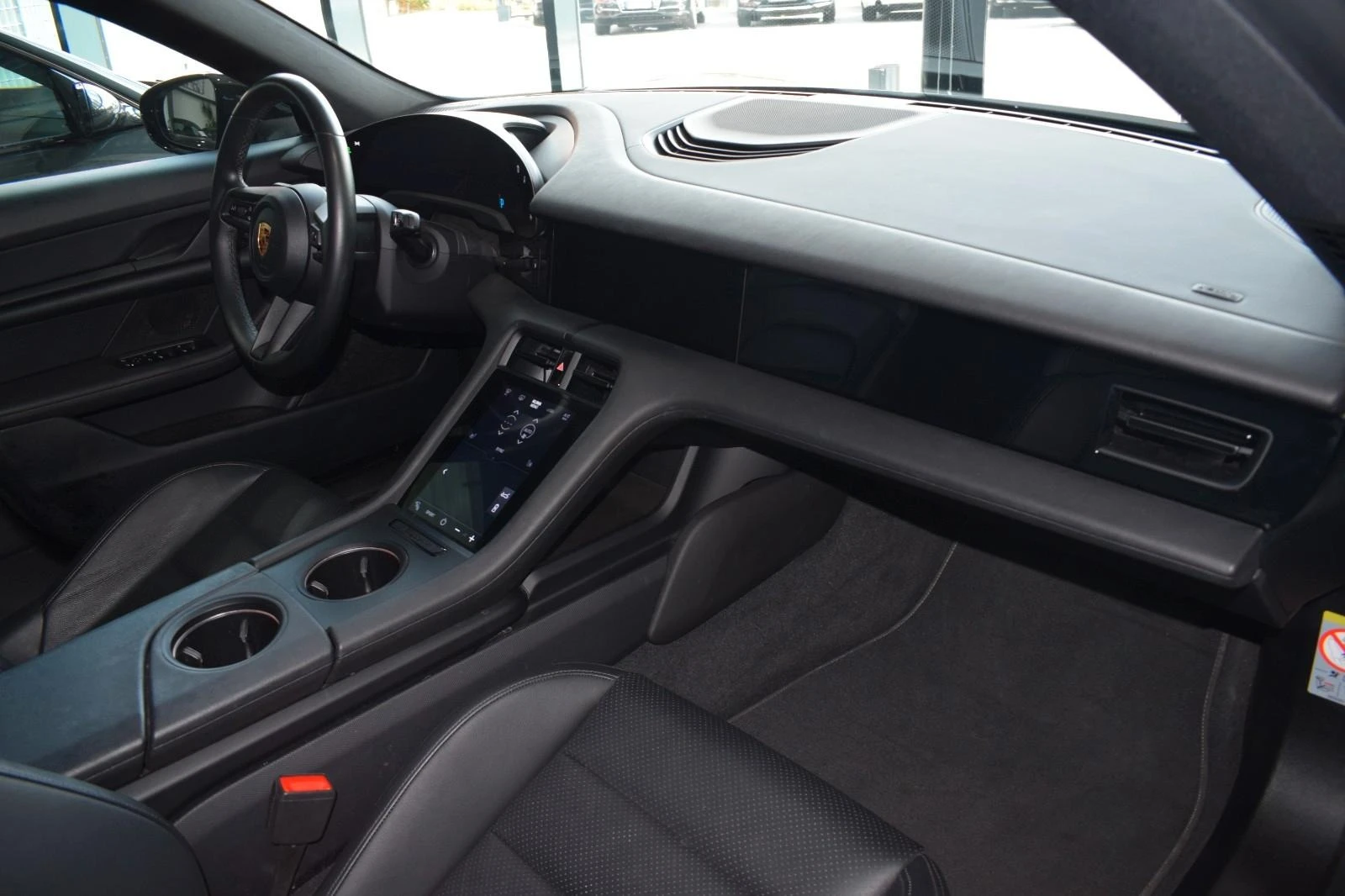 Porsche Macan SPORT-TURISMO* 93kW* PANO* DISTR* CAM* LED*  - изображение 7