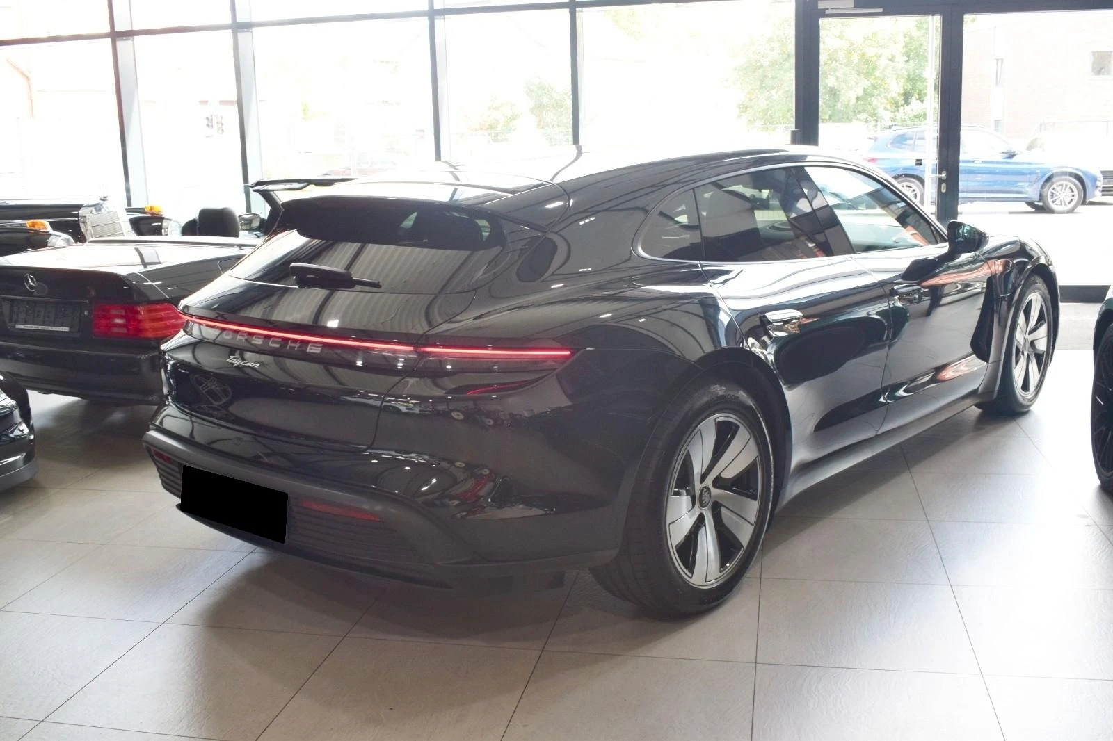 Porsche Macan SPORT-TURISMO* 93kW* PANO* DISTR* CAM* LED*  - изображение 4
