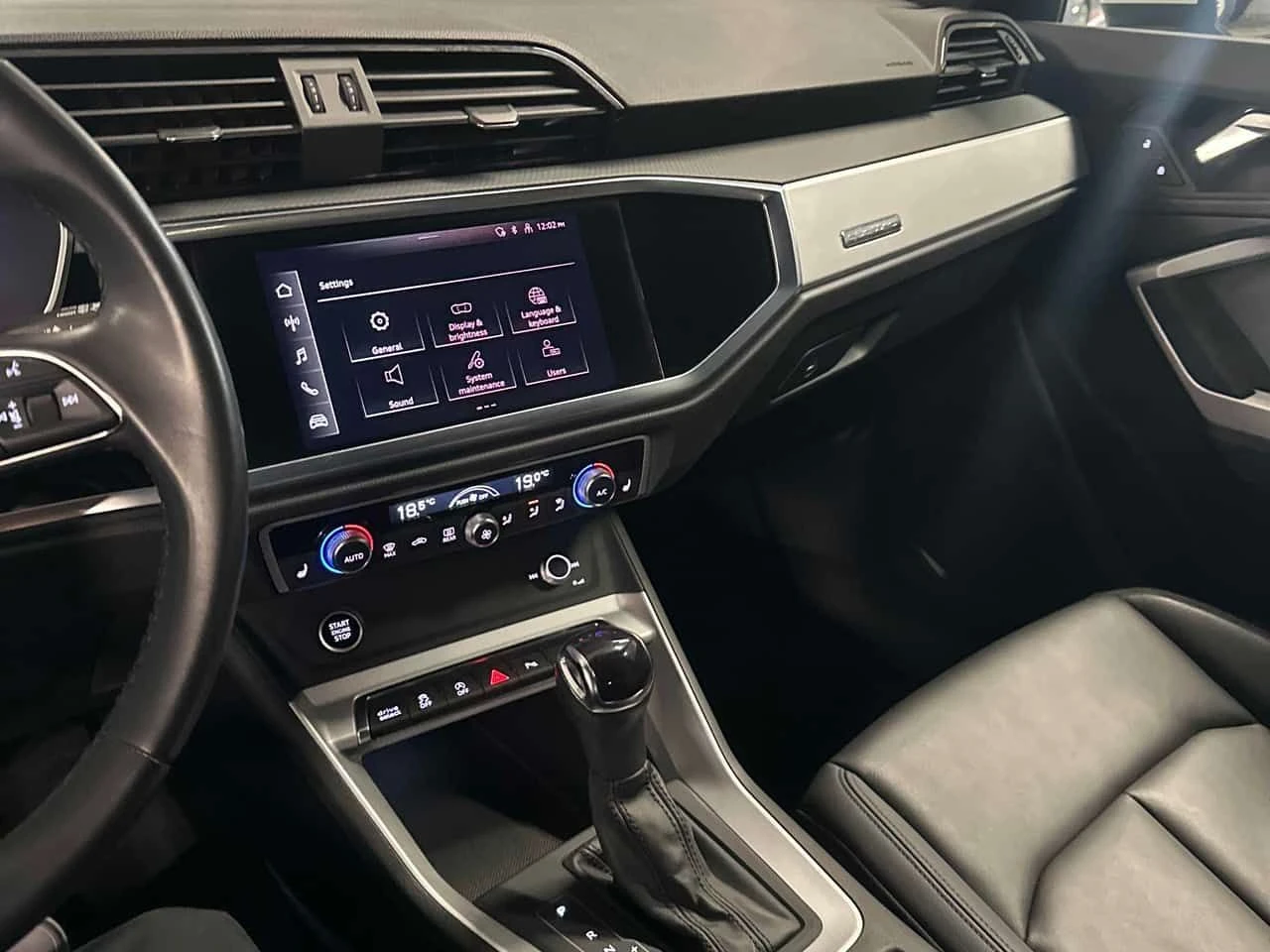 Audi Q3 * Komfort * CARFAX * ЦЕНА ДО БГ - изображение 9