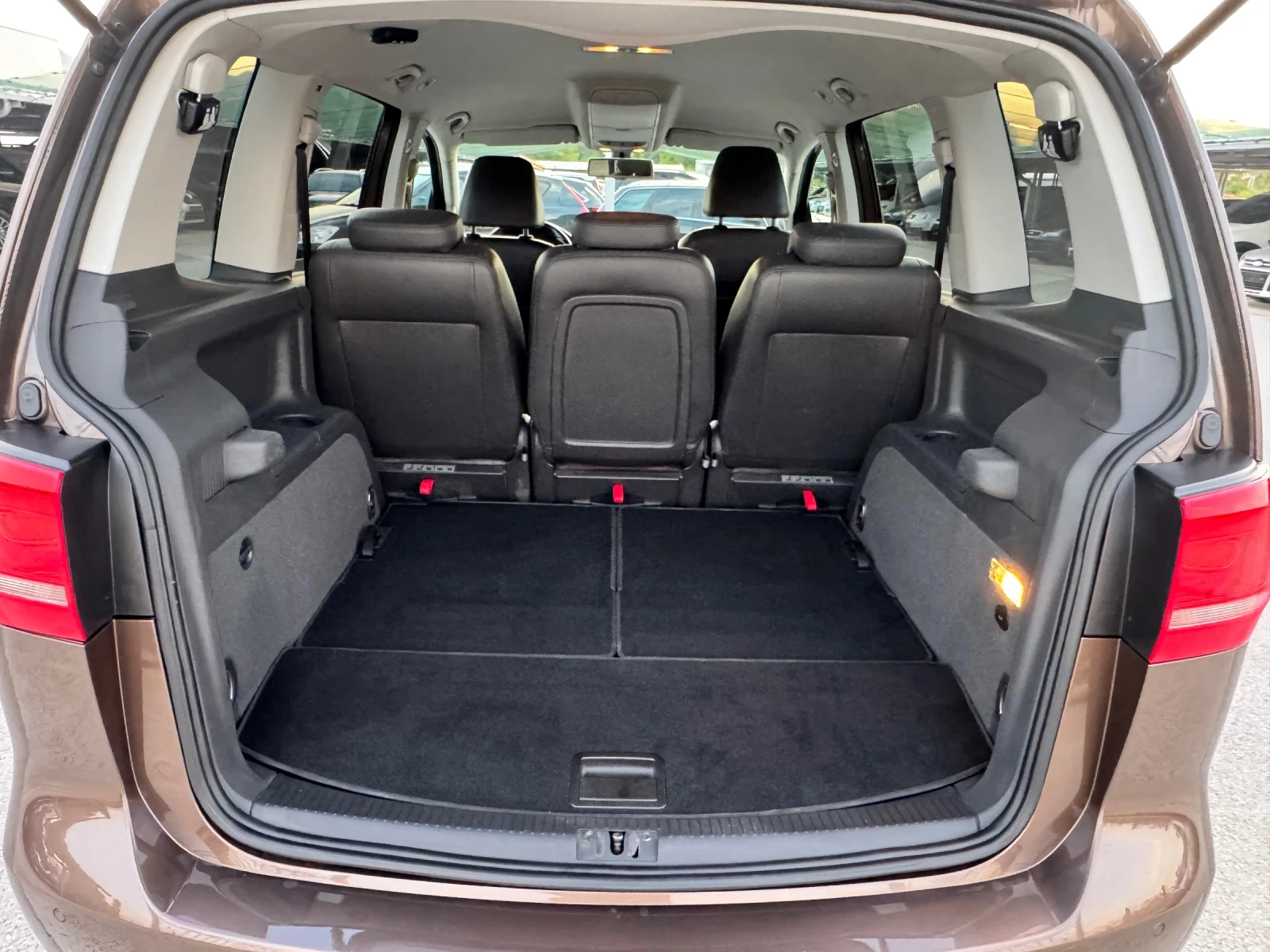 VW Tiguan 2.0TDI АВТОМАТ 6+ 1, снимка 10 - Автомобили и джипове - 54417254