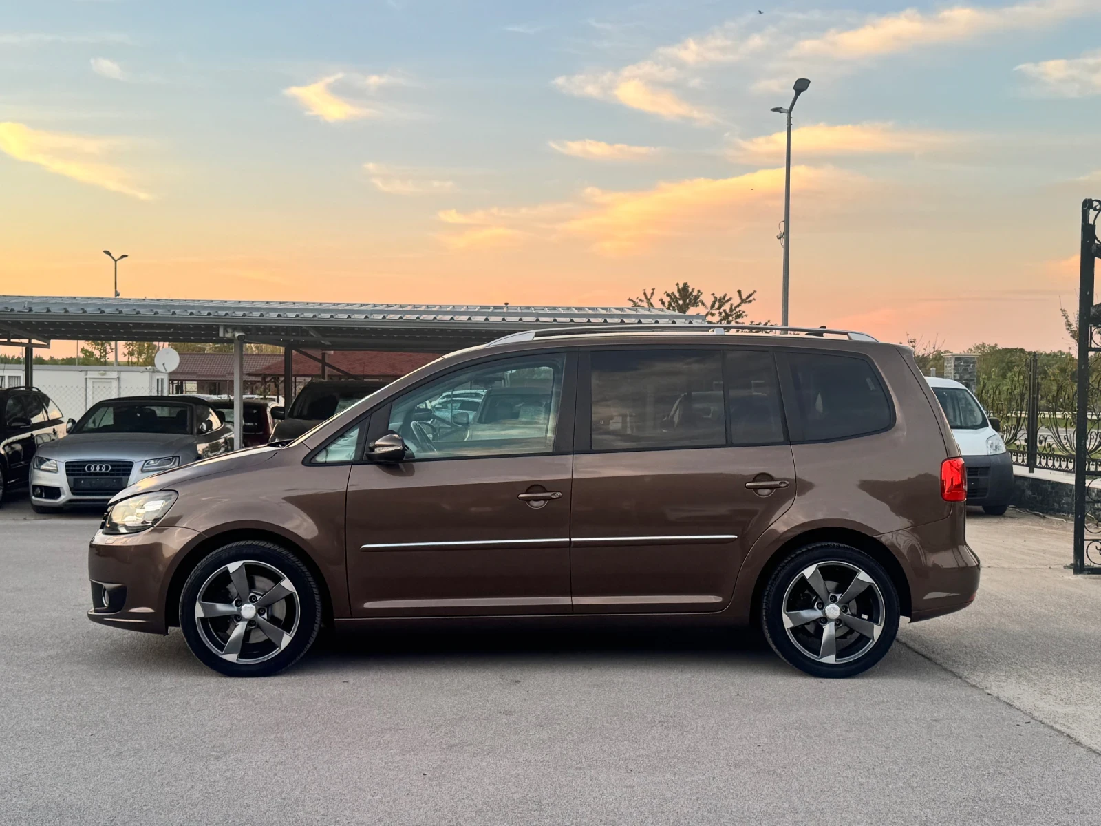 VW Tiguan 2.0TDI АВТОМАТ 6+ 1, снимка 2 - Автомобили и джипове - 54417254