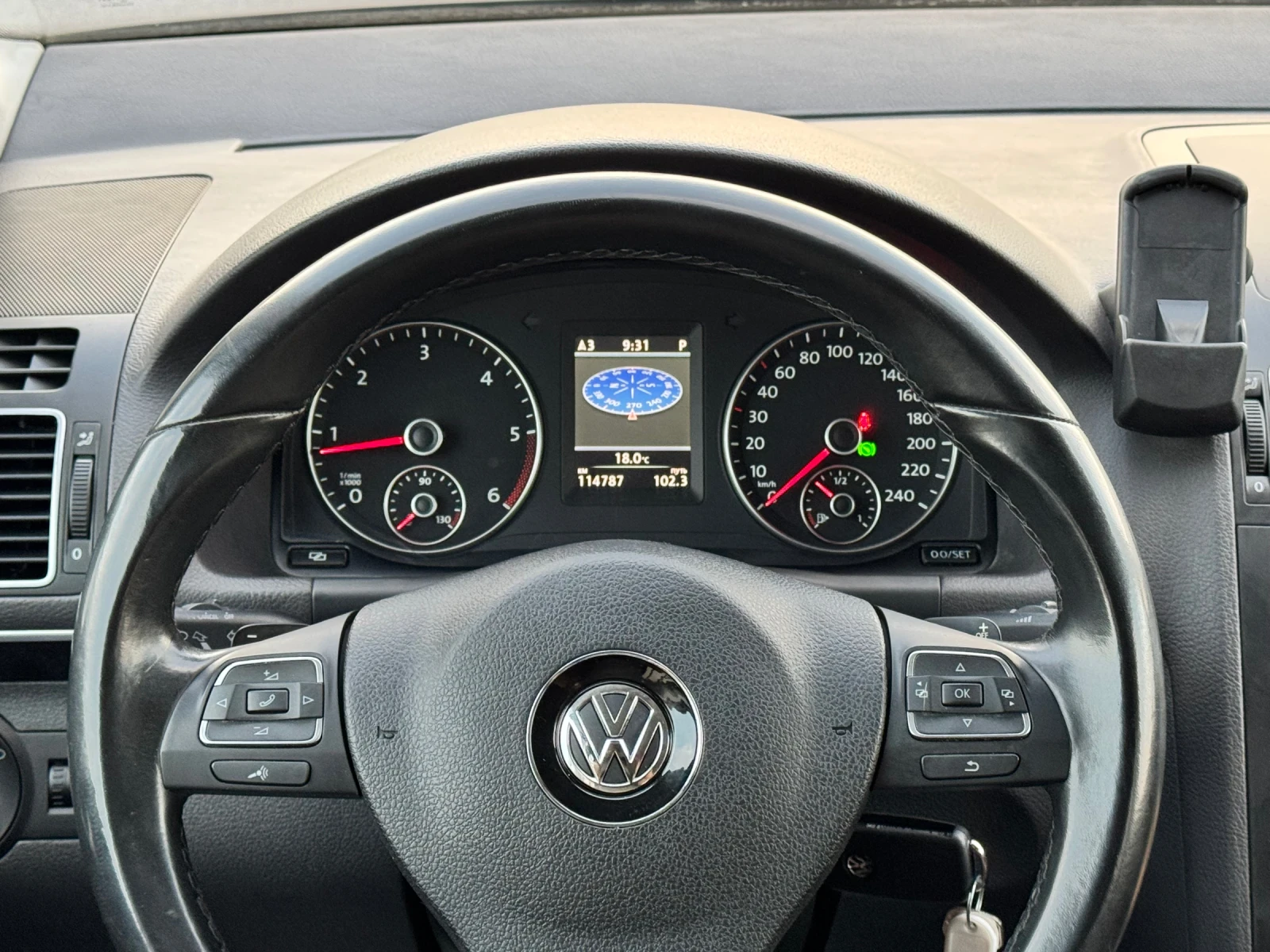 VW Tiguan 2.0TDI АВТОМАТ 6+ 1, снимка 12 - Автомобили и джипове - 54417254