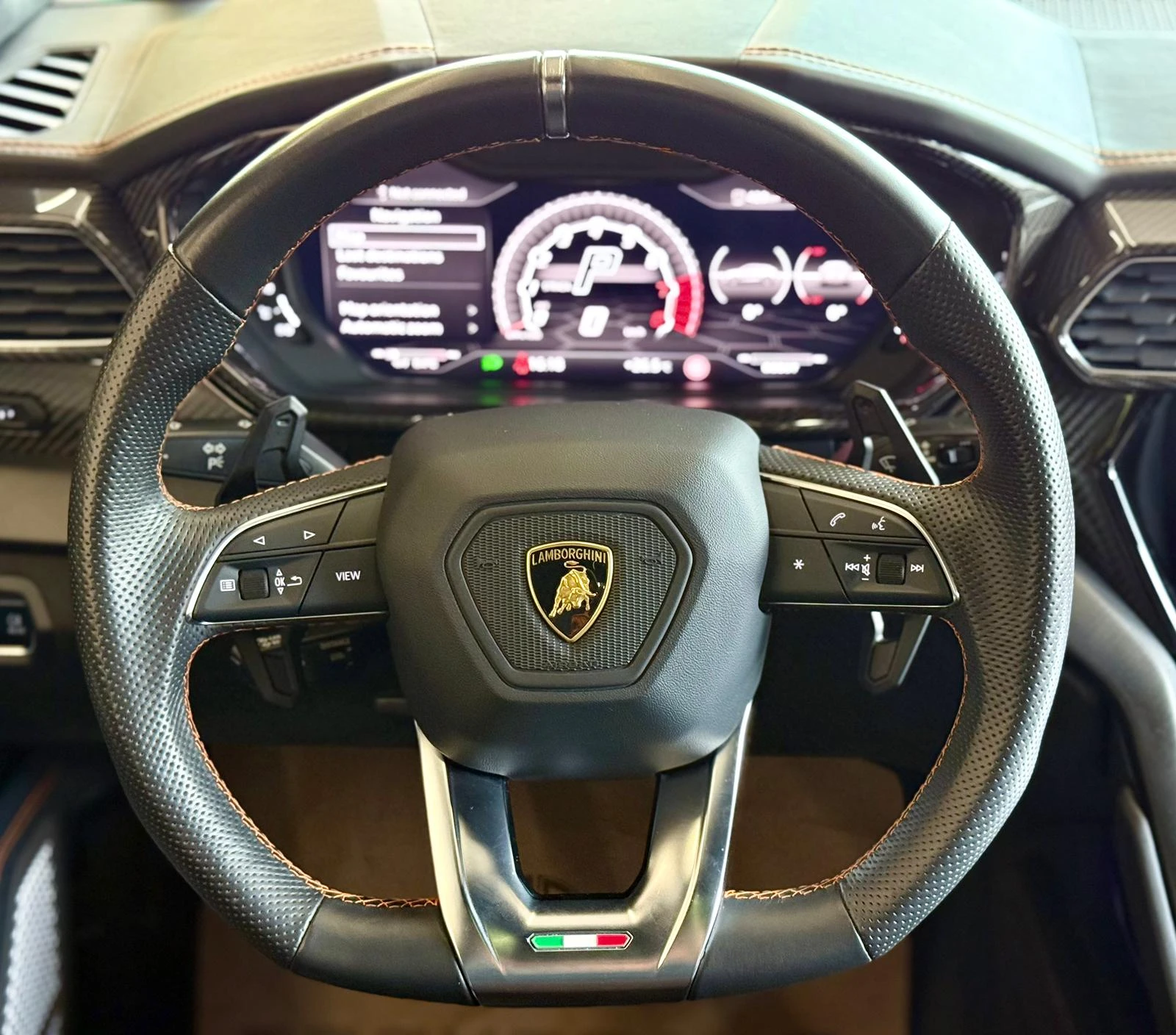 Lamborghini Urus Carbon* B&O 3D* V8* Ceramic* Лизинг, снимка 10 - Автомобили и джипове - 54702515