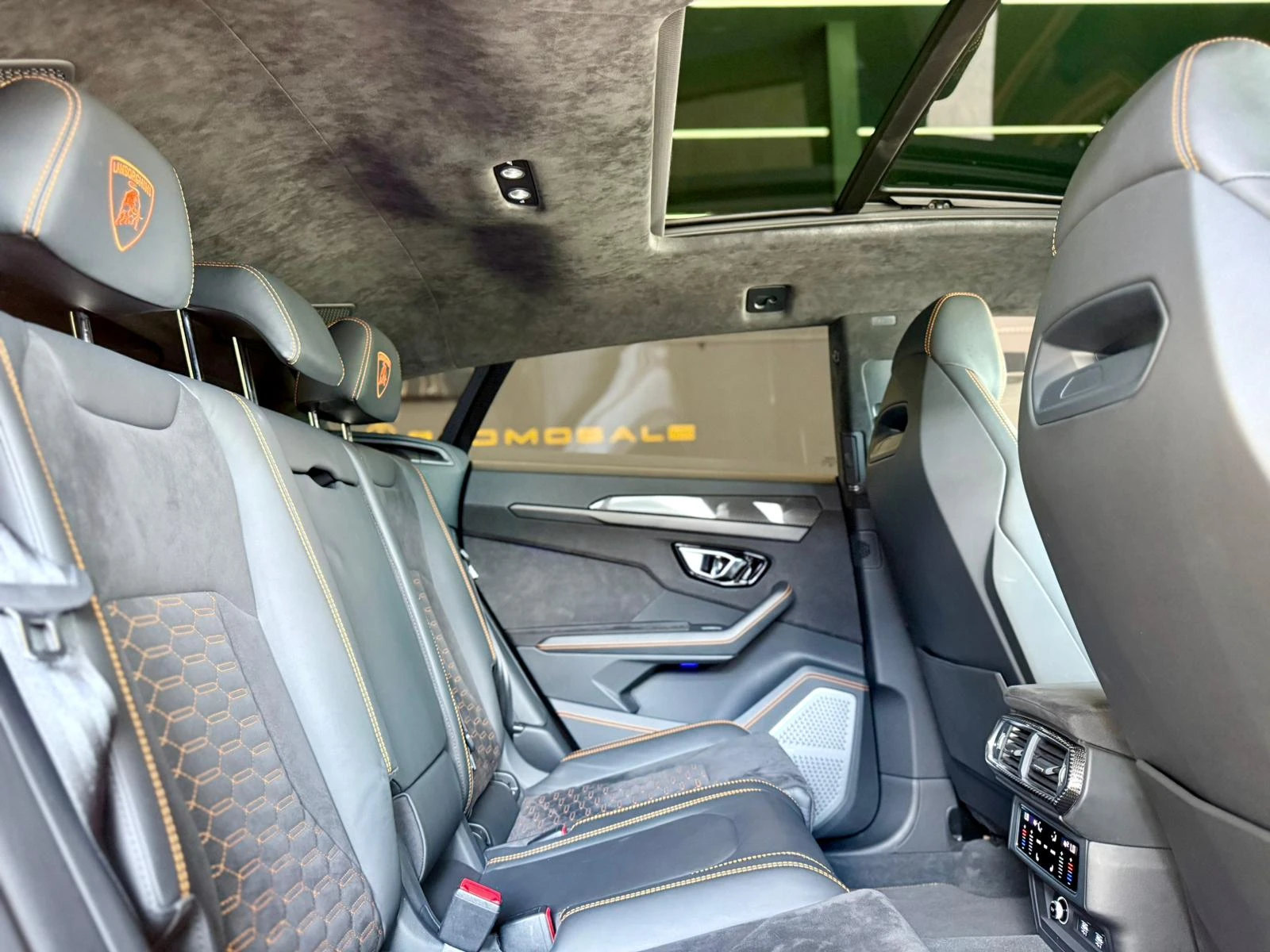 Lamborghini Urus Carbon* B&O 3D* V8* Ceramic* Лизинг, снимка 14 - Автомобили и джипове - 54702515