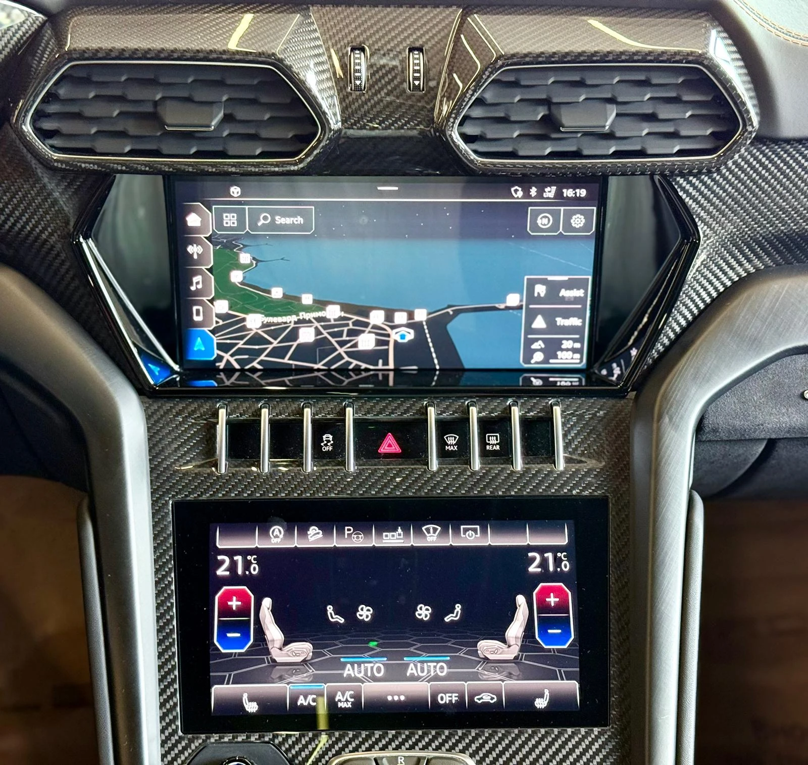 Lamborghini Urus Carbon* B&O 3D* V8* Ceramic* Лизинг, снимка 12 - Автомобили и джипове - 54702515
