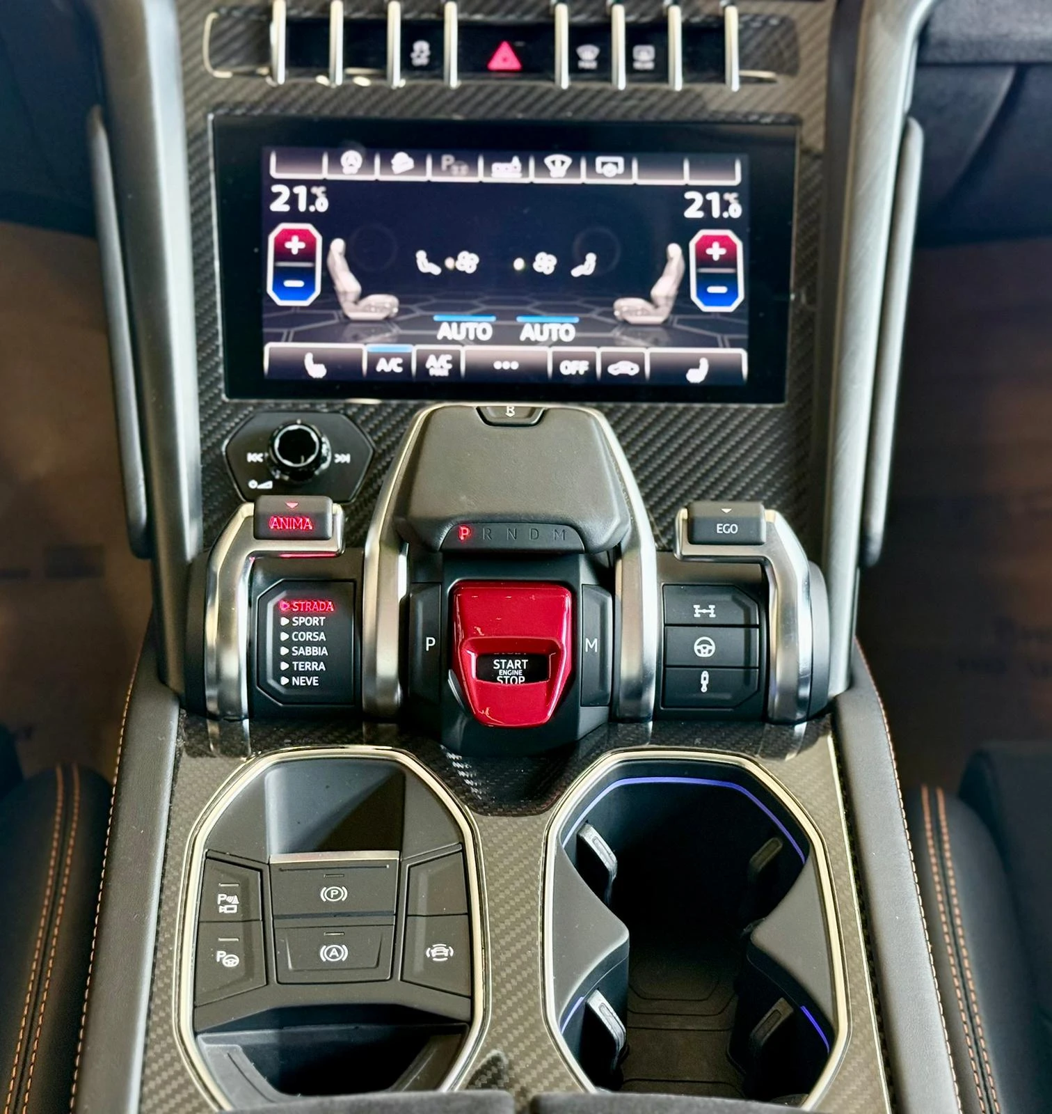 Lamborghini Urus Carbon* B&O 3D* V8* Ceramic* Лизинг, снимка 13 - Автомобили и джипове - 54702515