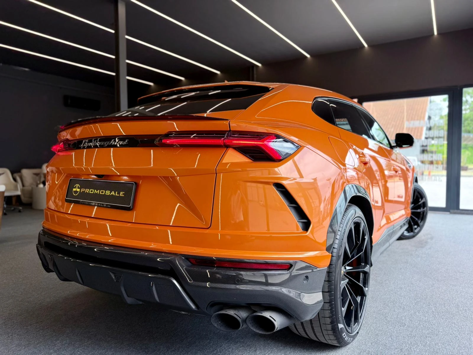 Lamborghini Urus Carbon* B&O 3D* V8* Ceramic* Лизинг, снимка 6 - Автомобили и джипове - 54702515