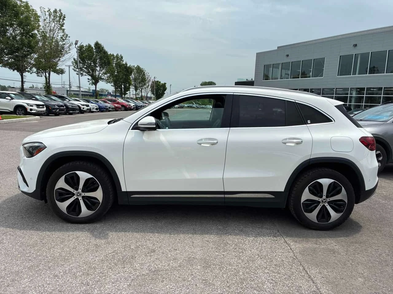 Mercedes-Benz GLA 250 | CARFAX | БЕЗ ПЪРВОНАЧАЛНА ВНОСКА, снимка 2 - Автомобили и джипове - 55106096