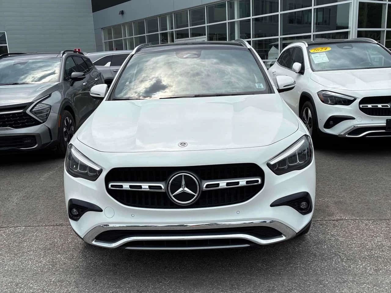 Mercedes-Benz GLA 250 | CARFAX | БЕЗ ПЪРВОНАЧАЛНА ВНОСКА, снимка 3 - Автомобили и джипове - 55106096