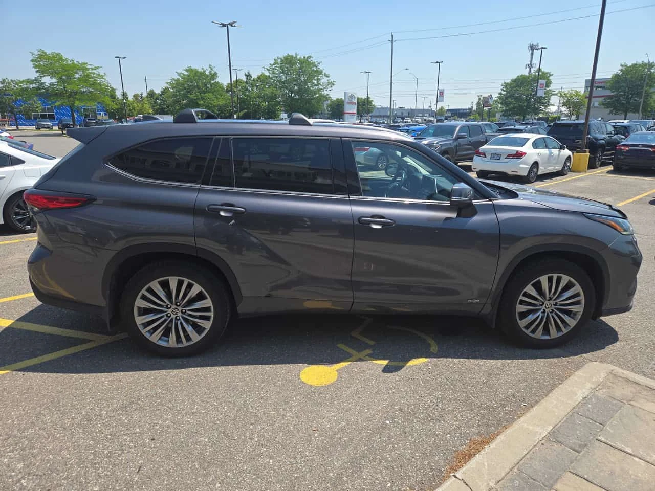 Toyota Highlander * Hybrid Limited* АВТОКРЕДИТ БЕЗ ПЪРВОНАЧАЛНА* , снимка 3 - Автомобили и джипове - 55135460