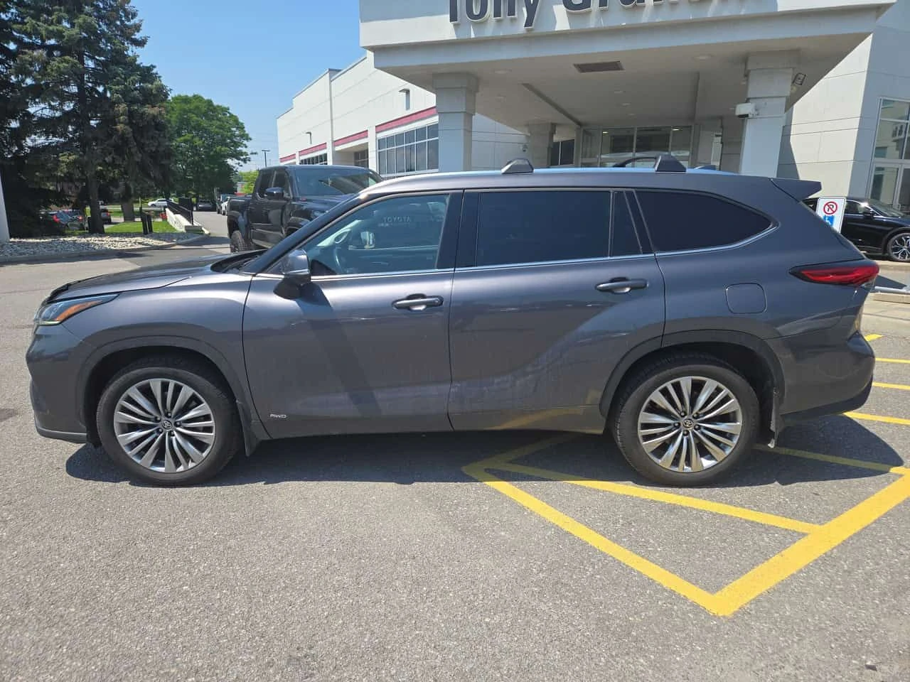 Toyota Highlander * Hybrid Limited* АВТОКРЕДИТ БЕЗ ПЪРВОНАЧАЛНА* , снимка 2 - Автомобили и джипове - 55135460