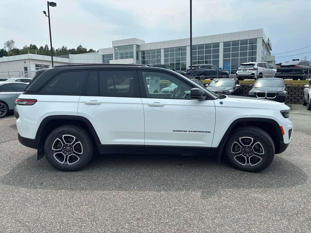 Jeep Grand cherokee  Trailhawk | CARFAX | БЕЗ ИНЦИДЕНТИ | , снимка 4 - Автомобили и джипове - 55595181