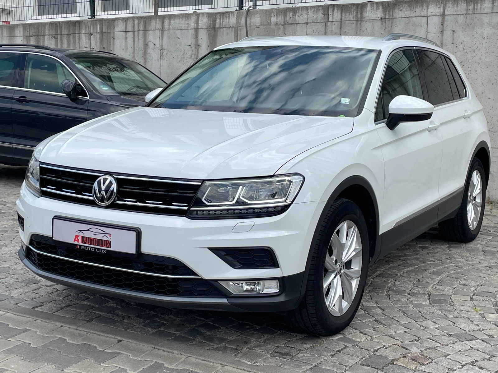 VW Tiguan 2.0TSI/4Motion/Auto/Navi/Xenon/Full 128 хил.км.!!!, снимка 5 - Автомобили и джипове - 55773003