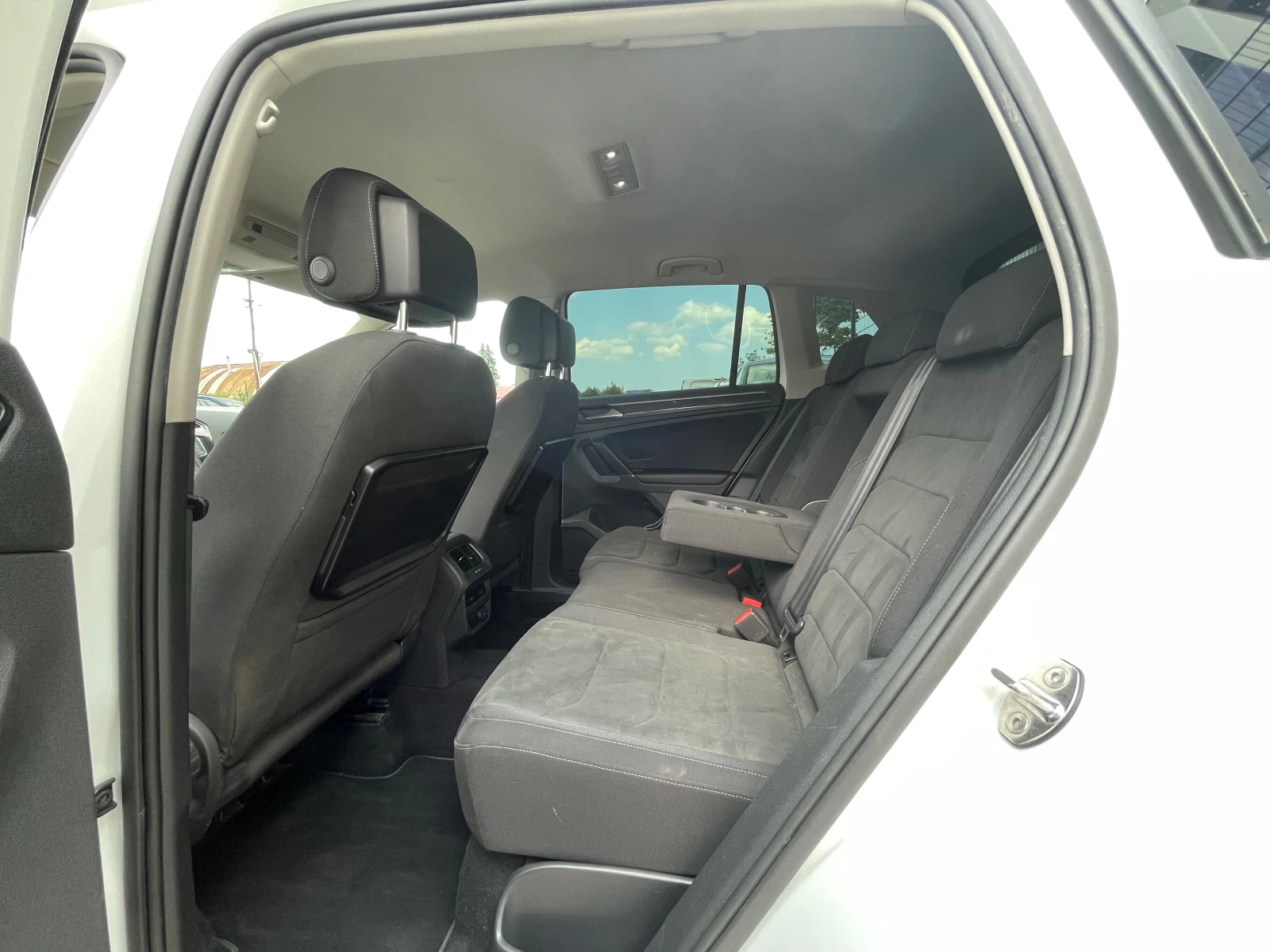 VW Tiguan 2.0TSI/4Motion/Auto/Navi/Xenon/Full 128 хил.км.!!!, снимка 13 - Автомобили и джипове - 55773003