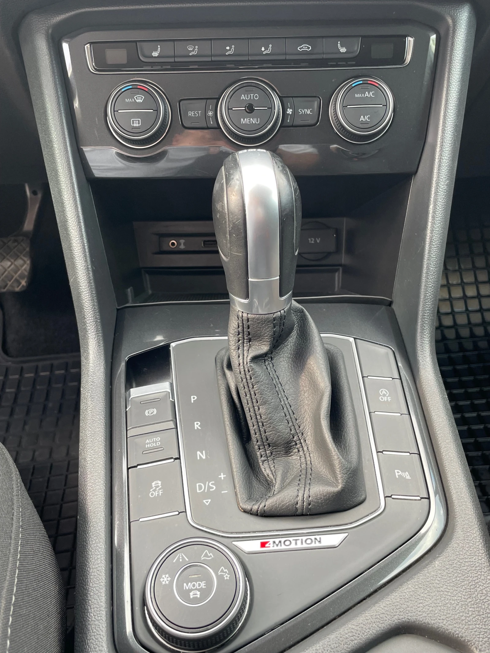 VW Tiguan 2.0TSI/4Motion/Auto/Navi/Xenon/Full 128 хил.км.!!!, снимка 9 - Автомобили и джипове - 55773003