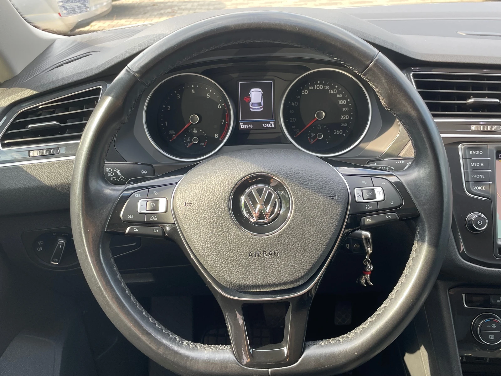 VW Tiguan 2.0TSI/4Motion/Auto/Navi/Xenon/Full 128 хил.км.!!!, снимка 8 - Автомобили и джипове - 55773003