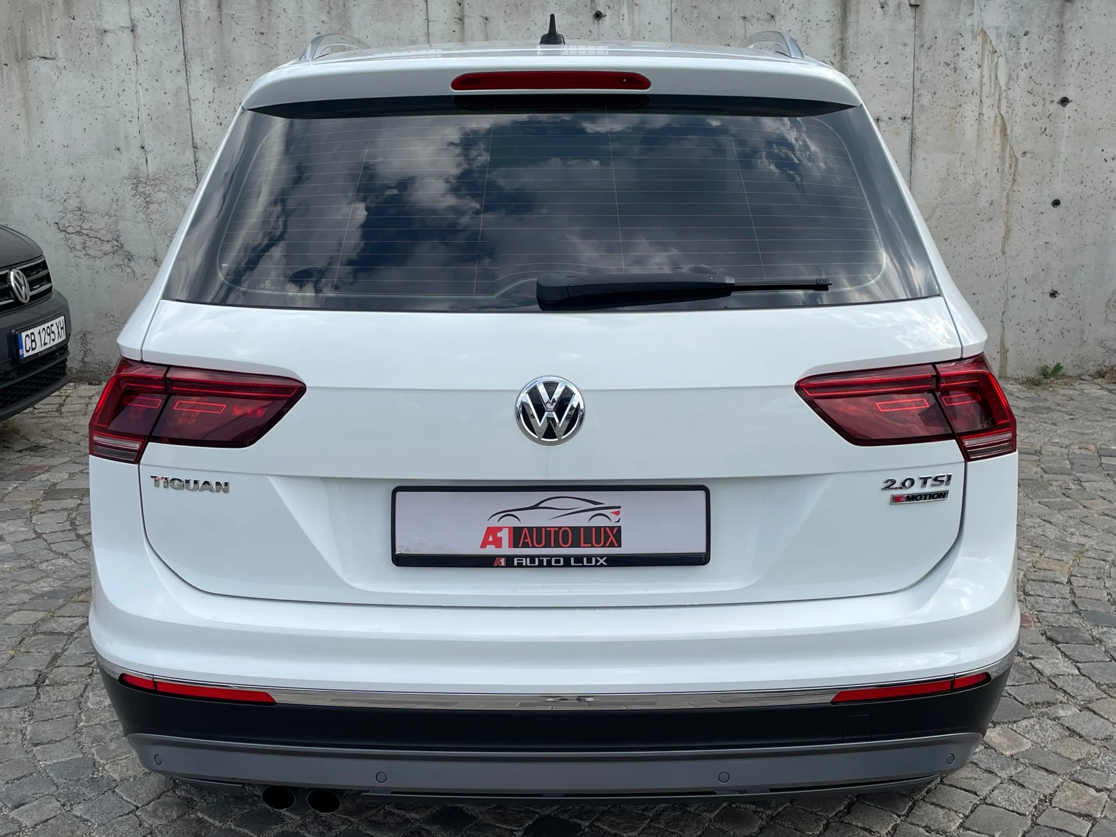 VW Tiguan 2.0TSI/4Motion/Auto/Navi/Xenon/Full 128 хил.км.!!!, снимка 4 - Автомобили и джипове - 55773003