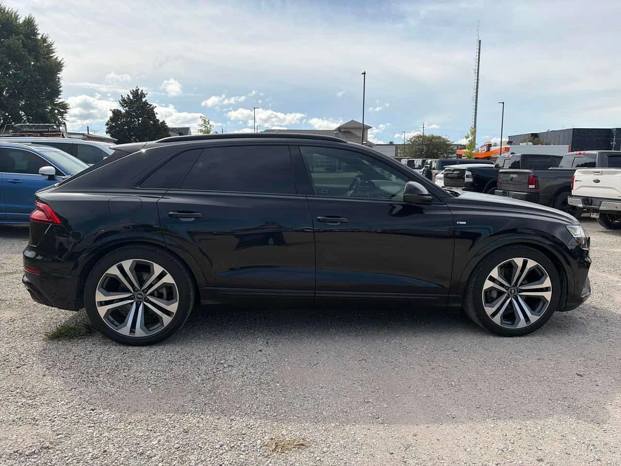 Audi Q8 * Technik * CARFAX * , снимка 3 - Автомобили и джипове - 56226115