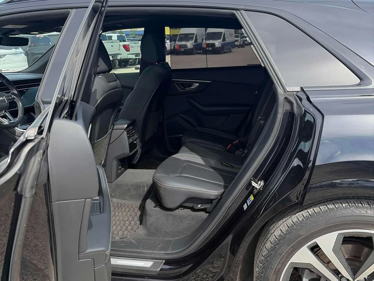 Audi Q8 * Technik * CARFAX * , снимка 10 - Автомобили и джипове - 56226115