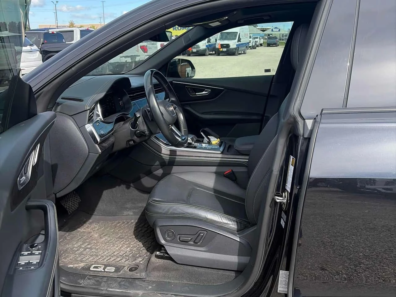 Audi Q8 * Technik * CARFAX * , снимка 5 - Автомобили и джипове - 56226115