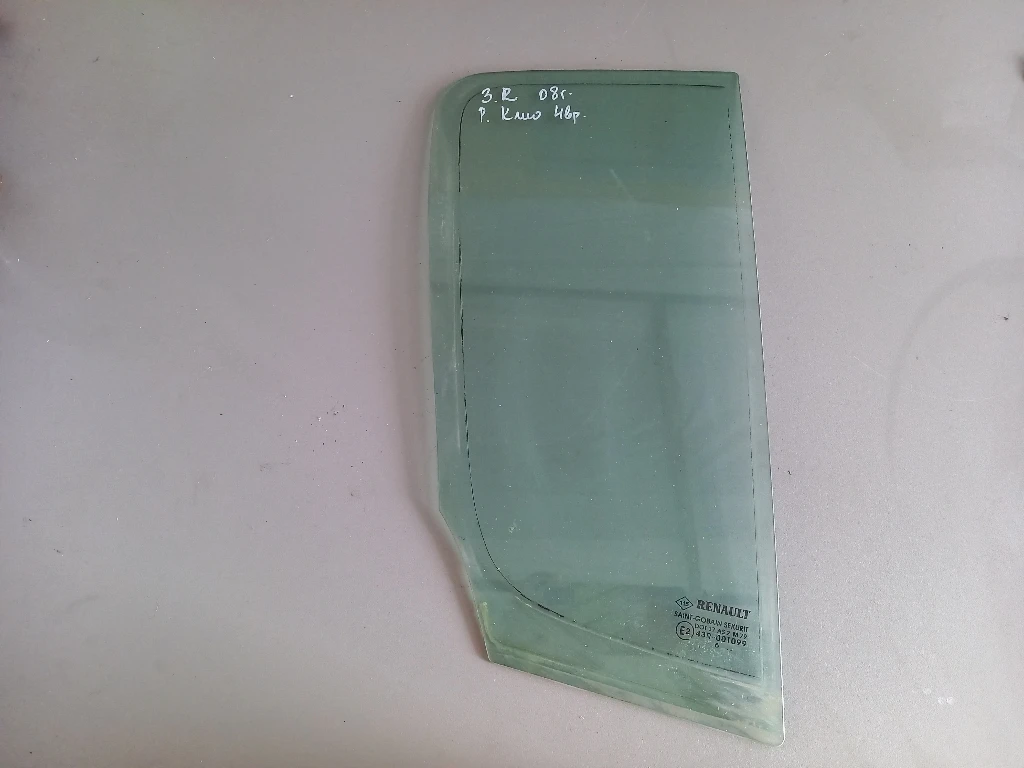 Стъкло задно дясно малко Рено Клио 4врати 