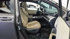 Toyota Sienna * 2.5* HYBRID* AWD* КОЖА* ПОДГРЕВ* ОБДУХВАНЕ* ШИБИ, снимка 11
