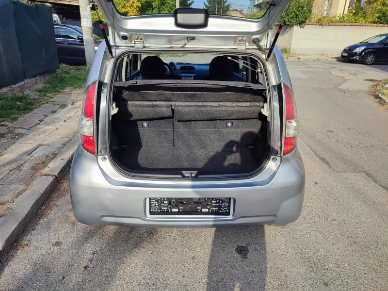 Daihatsu Sirion 1.3i-87kc-АВТОМАТИК-КЛИМАТИК, снимка 11 - Автомобили и джипове - 52517690