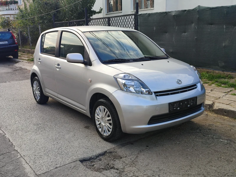 Daihatsu Sirion 1.3i-87kc-АВТОМАТИК-КЛИМАТИК, снимка 3 - Автомобили и джипове - 52517690
