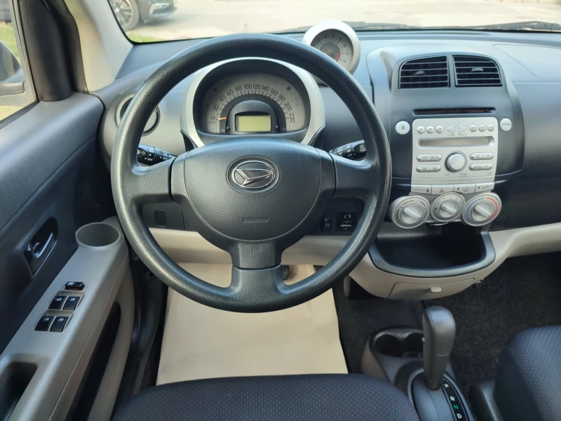 Daihatsu Sirion 1.3i-87kc-АВТОМАТИК-КЛИМАТИК, снимка 9 - Автомобили и джипове - 52517690