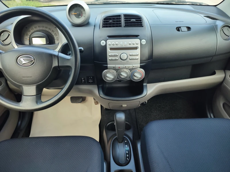 Daihatsu Sirion 1.3i-87kc-АВТОМАТИК-КЛИМАТИК, снимка 8 - Автомобили и джипове - 52517690