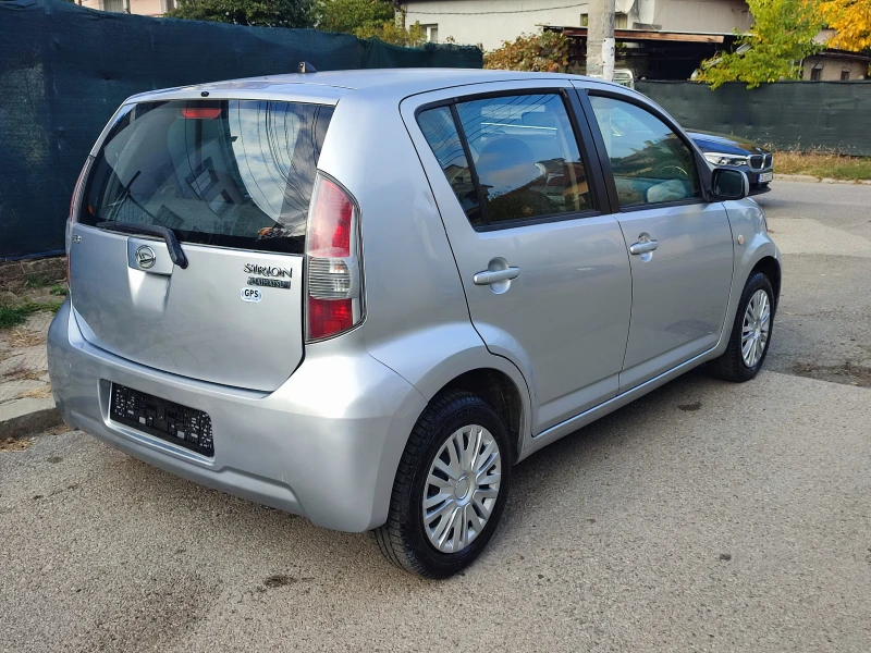 Daihatsu Sirion 1.3i-87kc-АВТОМАТИК-КЛИМАТИК, снимка 4 - Автомобили и джипове - 52517690