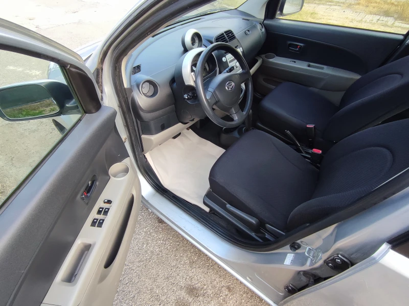 Daihatsu Sirion 1.3i-87kc-АВТОМАТИК-КЛИМАТИК, снимка 7 - Автомобили и джипове - 52517690