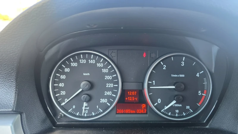 BMW 320, снимка 11 - Автомобили и джипове - 53000564